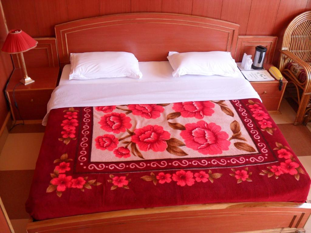 Uttarakhand Resort Каусани Экстерьер фото